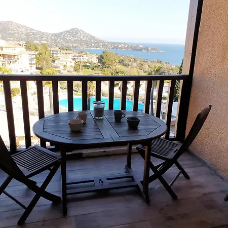 Cap Esterel Vue Et Climatisation Bat E1 303 Face Aux Piscines