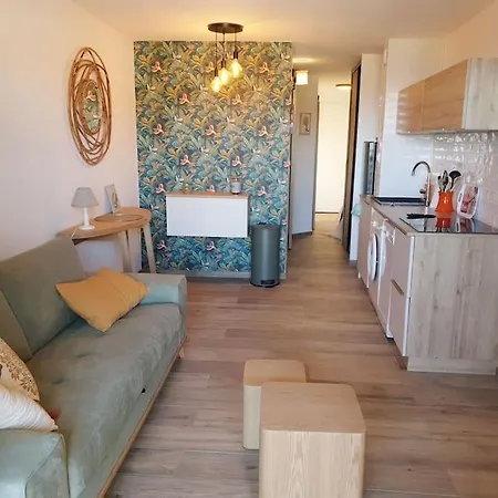 Cap Esterel Vue Et Climatisation Bat E1 303 Face Aux Piscines *