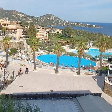 Cap Esterel Vue Et Climatisation Bat E1 303 Face Aux Piscines *